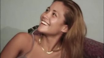 Lilly Lovely'Nin Asyalı Güzelliği, Amıyla Bir Yarrağı Boşaltırken Şok Geçiriyor