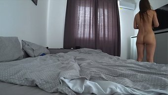 Kocam Işte Meşgulken, Onun Arkadaşını Derinlere Alıyorum.