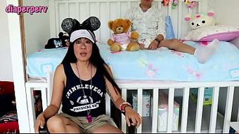 Konuklar Abdl Partisinde Komutlarla Birbirine Karışıyor.