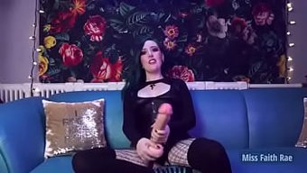 Sissi'Nin Bu Femdom Videosunda Miss Faith Rae Tarafından Hükmedildiğini Izleyin.