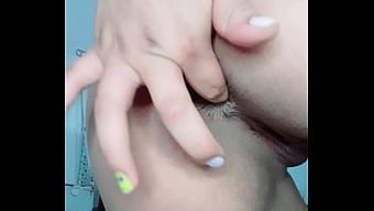 Amatör Genç (18+), Büyük Poposu Ve Göğüsleriyle Kamerada Canlı Olarak Mastürbasyon Yapıyor