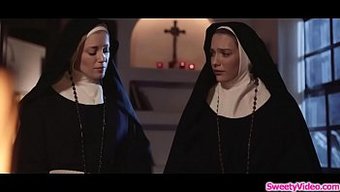 Kenna James Ve Charlotte Stokely Cunnilingus Ve Mastürbasyonla Meşgul Oluyorlar