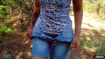 Rus Milf, Mastürbasyon Yaparken Yabancı Tarafından Yakalanıyor