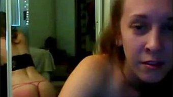 Amatör Kız, Web Kamerası Sakso Sırasında Boğaz Refleksiyle Mücadele Ediyor