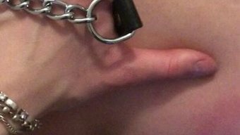 Femdom Mistress, Anal Amcığıyla Itaatkar Fahişeyi Eğitiyor