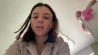Annesinin Küçük Oğlu Sürpriz Bir Uyandırma Çağrısı Alıyor