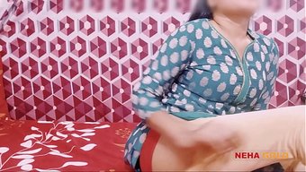 Desi Priya Bu Ham Hint Videosunda Sertçe Beceriliyor.