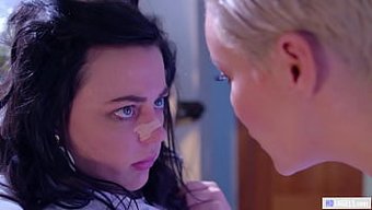 Amerikan Porno Yıldızları, Yüksek Çözünürlüklü Lezbiyen Üçlüsüne Dalıyorlar