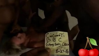 Ponpon Kız, Azgın Adamlar Tarafından Vahşi Bir Grup Seks Seansında Çete Tarafından Sikişiyor