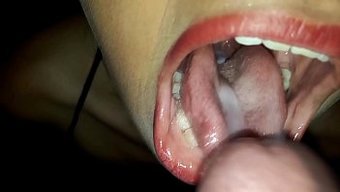Susy'Nin Bu Ev Yapımı Videoda Ağzına Dolu Dolu Boşalma Aldığı Sırada Izleyin