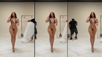 Bikinili Bebekle Büyük Doğal Göğüslerin Derlemesi
