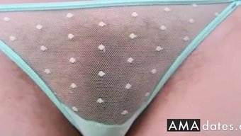 Amatör Milf, Tüylü Amıyla Mastürbasyon Yapıyor