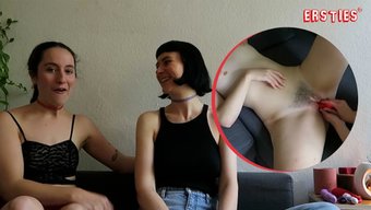 Berlinli Moda Tasarımcıları Katie A Ve Delfine L, Dilleriyle Birbirlerine Zevk Veriyorlar.