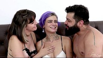 Karımın Götünü Ve Arkadaşının Amını Üçlüde Siktim.