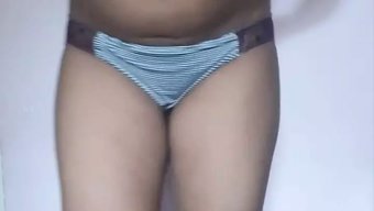Büyük Göğüslü Hintli Genç Yakın Çekim Pov'Da Gösteriş Yapıyor