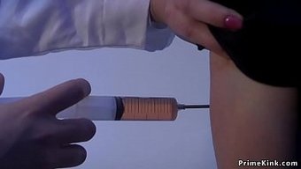 Doktor, Fantezi Dolu Anal Sahnede Hastasını Domine Ediyor Ve Sikiyor