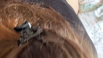 Büyük Popolu Bebek, Bu Çevrimiçi Videoda Poposunu Parmaklatıp Siktiriyor