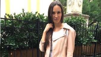Alman Güzeli Lilu, Model Seçmelerinde Sıkı Poposuna Büyük Bir Yarak Alıyor
