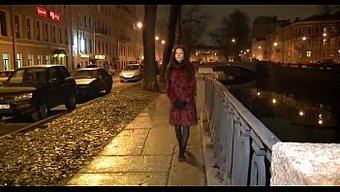 Genç Amatör Bebek Bu Sıcak Videoda Sert Seks Istiyor