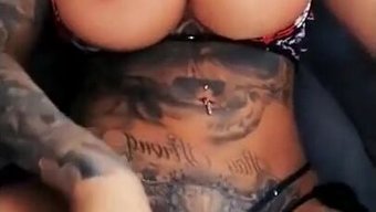 Büyük Doğal Memeli Ve Piercingli Ateşli Kadın Alman Porno Videosunda.