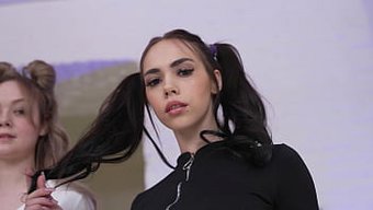 Genç Ve Güzel Gençler, Fisting Ve Işeme Ile Grup Seks Yapıyorlar