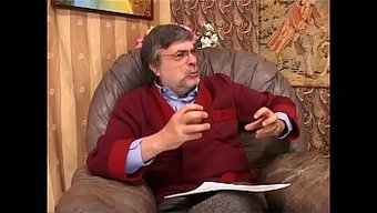 Genç Ve Azgın Genç, Yaşlı Ve Deneyimli Erkeklerle Başa Çıkıyor