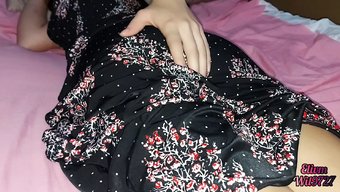 Amatör Desi Üvey Kuzeninin Mastürbasyon Yaparak Ve Sikişerek Yakın Çekim