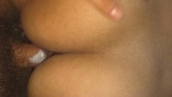 Genç Bir Çiftin Ters Cowgirl Pozisyonunda Tutkulu Bir Karşılaşmasının Samimi Ev Yapımı Videosu
