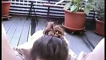 Olgun Amatör Bayan Yeni Bir Videoda Balkonda Vahşileşiyor