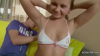 Genç Üvey Kız Kardeşiyle Sert Anal Seks Videosu