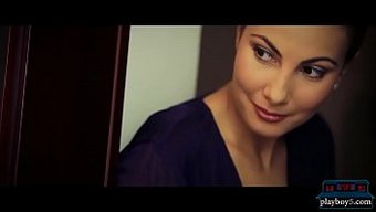 Çek Milf Connie Carter'In Büyük Doğal Göğüsleri Duygusal Bir Masaj Alıyor