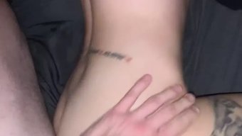 18'Lik Üvey Ablasının Dövmeli Amatörle Sert Sikişi