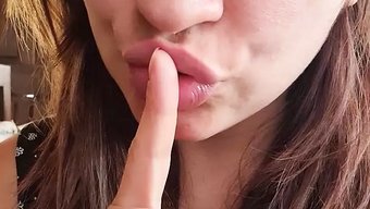 Sessiz Güzel Şişman Kadınlar Milf Evde Mastürbasyon Yapıyor
