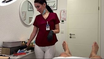 Taşaklarında Lazer Olan Hemşire, Hastasının Aletini Okşadı.