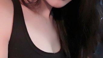 Iç Çamaşırı Giymiş Asyalı Genç Kız Hd Videoda Striptiz Yapıyor Ve Tahrik Ediyor