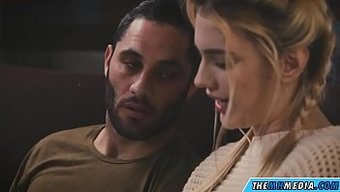 Genç Sarışın Üniversite Öğrencisi, Yüksek Çözünürlüklü Videoda Tutkulu Bir Seksin Tadını Çıkarıyor