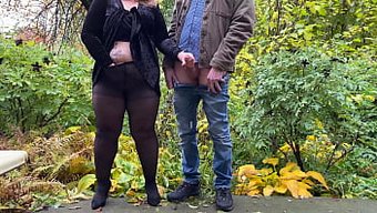 Amatör Milf, Sapık Açık Hava Mastürbasyonuyla Fetiş Bölgesine Adım Atıyor