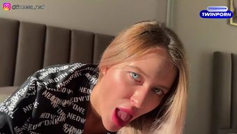 Karın Sen Olmayınca Sıkılır Mı? Tabi Birde Başka Bir Erkeğin Sikinde Cuckold Olduğu Için Sıkılmıyor...
