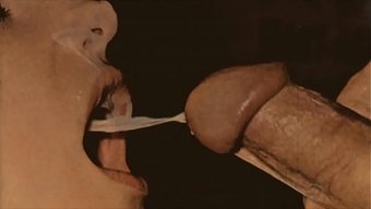 Beni Retro Şovdan Klasik Boşalma Sahnesine Geçerken Izle.