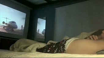 Film Gecesinde Üvey Kardeşimle Sırılsıklam Kıvranayım.