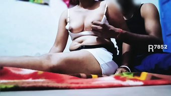 Seksi Iç Çamaşırlı Genç Kız Arkadaş, Duygusal Bir Masaj Alıyor Ve Sıvı Fışkırtıyor