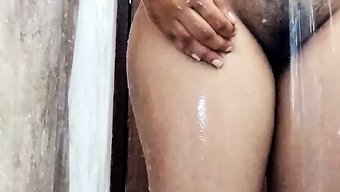Olgun Hint Bhabhi Ev Yapımı Videoda Anal Zevk Alıyor