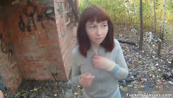 Diana'Nın Gözlükleri Ve Amı Bu Ateşli Videoda Biraz Aşk Alıyor