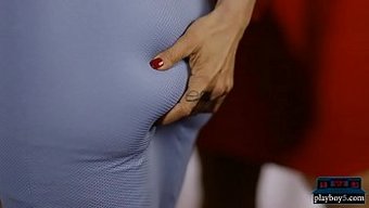 Ingiliz Milf, Amerikalı Hizmetçiyle Fantezi Dolu Lezbiyen Eyleme Dalıyor