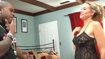 Kylie Worthy'Nin Pizza Teslimatçısıyla Tutkulu Sıvı Fışkırtma Deneyimi