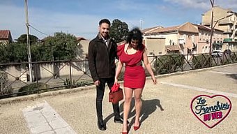 Azylis Kalinka, Seks Için Büyük Bir Iştahı Olan Minyon Bir Dişi