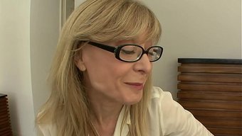 Nina Hartley, Danny Wylde Tarafından Amına Boşaltılıyor.