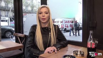 Göğüslü Ingiliz Bomba Barbie Sins Sakso Çekiyor Ve Amını Siktiriyor