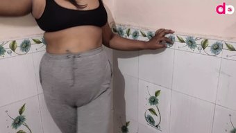 Azgın Desi Bebek, Muz Ve Parmaklarıyla Tek Başına Oyuna Dalıyor