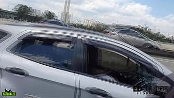 Brezilyalı Kız Marjinal Pinheiros'Ta Hareketli Arabada Oral Veriyor - Angel Takemura